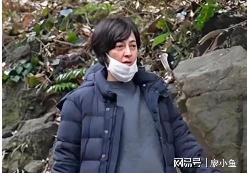 两男的一起吃娱乐圈的瓜